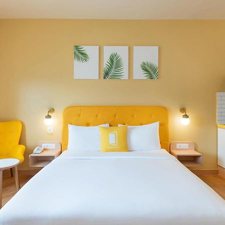 Bloom Hotel Financial District Хайдарабад Экстерьер фото