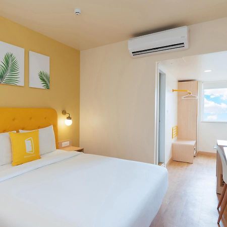 Bloom Hotel Financial District Хайдарабад Экстерьер фото
